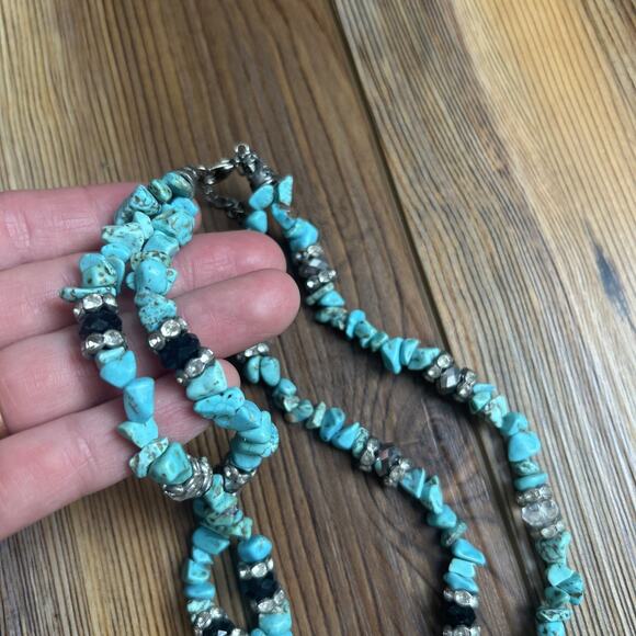 Faux Turquoise Howlite Chip 17” Lot Of 2 Two Strand & One Strand Necklaces - Picture 5 of 8